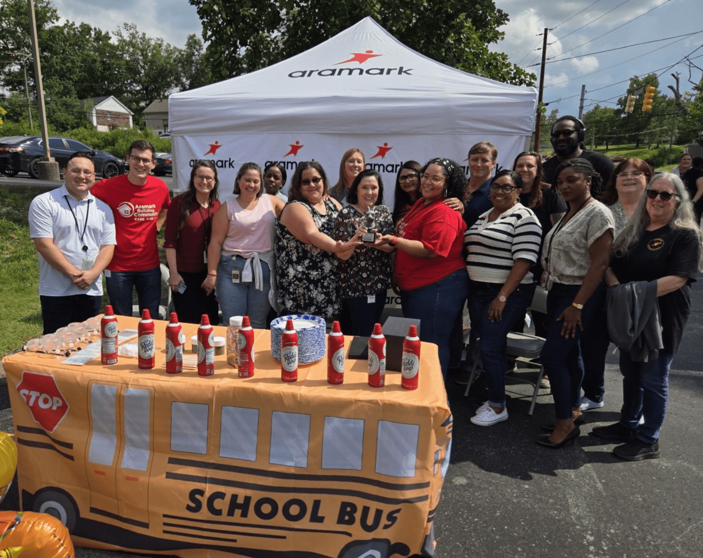 Aramark volunteers at a school. 